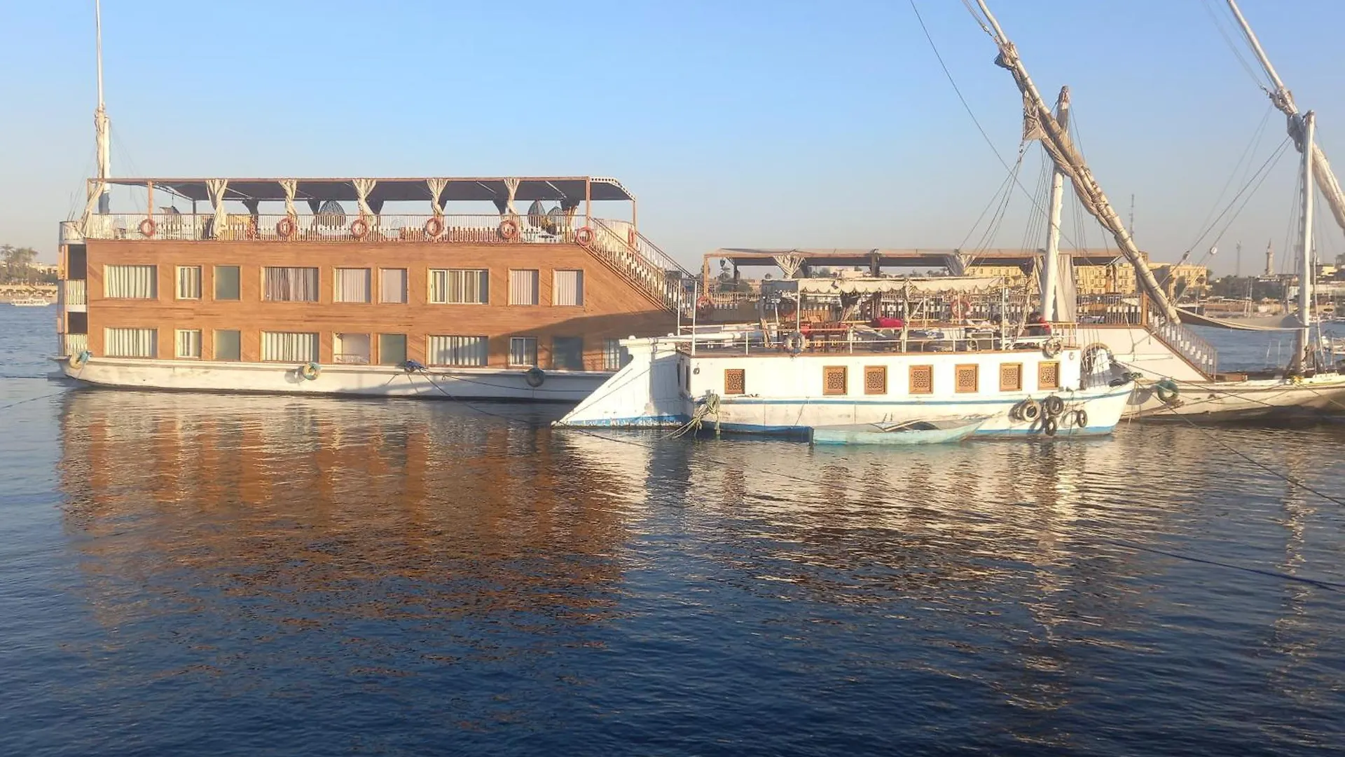 ホテル Batma Nile Crouse ルクソール
