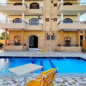 Dream Island ** Luxor